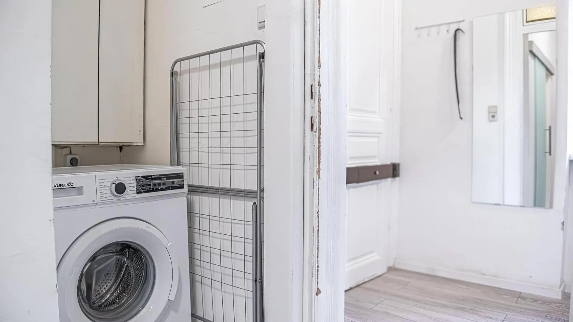 Delightful 2Br Apt.-Near Wiener Stadthalle Apartment Vienna
